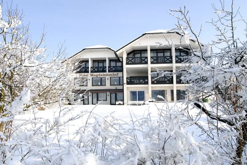 Hotel Magdalenenhof verschneit im Winter